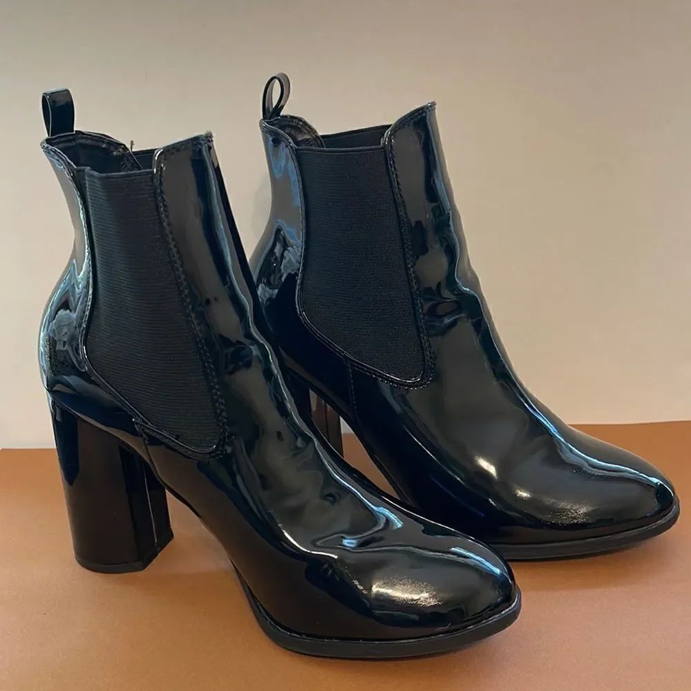 Forever 21 Vegan Patent Leather Booties